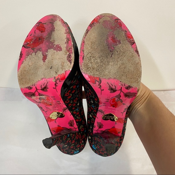 Betsy Johnson Rosy II Black Satin Flower Print - Picture 5 of 7